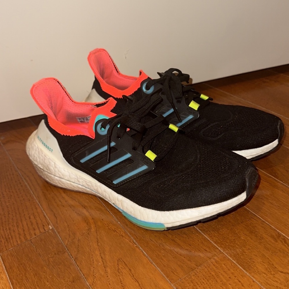 ADIDAS ULTRA BOOST